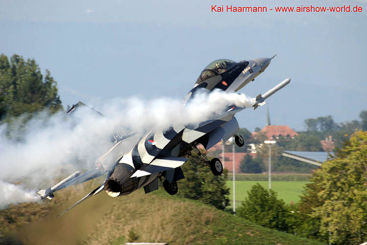 aw-04-payerne-f16nl-06-mt