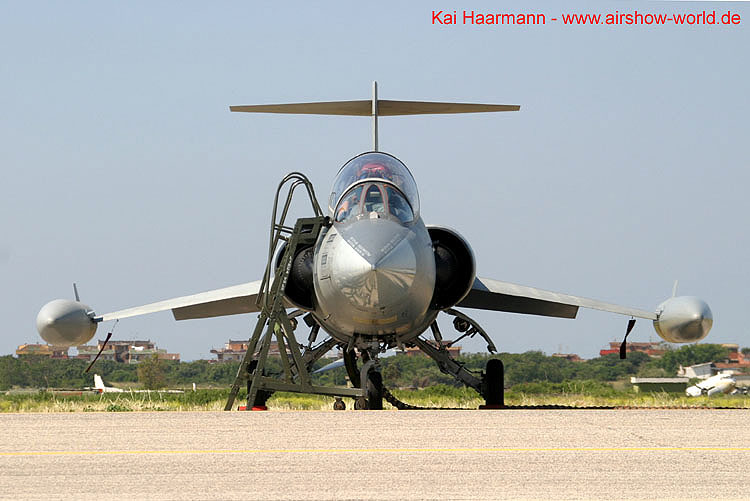 aw-04-pratica-f104lineup-14-mt