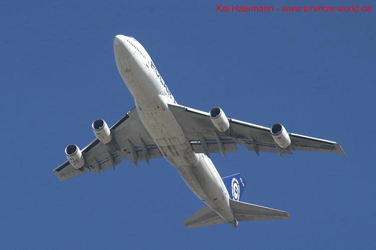 aw-04-travis-b747-1-mt