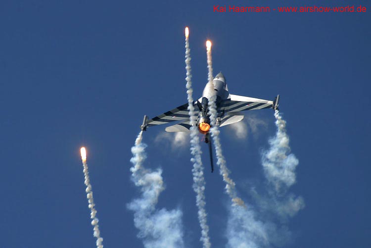 aw-04-volkel-f16nl-14-mt