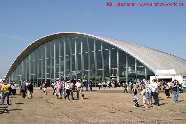 aw-05-dux-hangar-02-mt