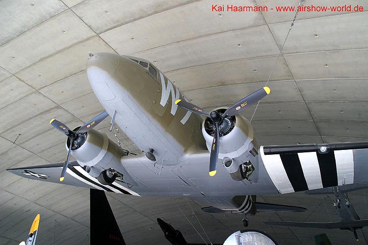 aw-05-dux-hangar-06-mt