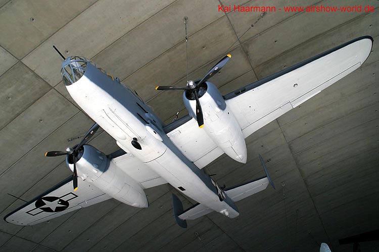 aw-05-dux-hangar-08-mt