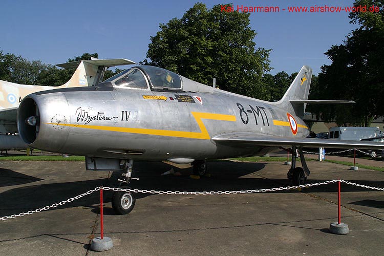 aw-05-dux-static-02-mt