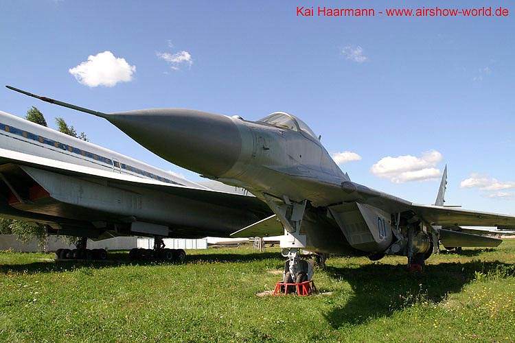 aw-05-mon-mig29-3-mt