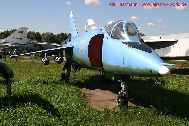 aw-05-mon-yak38-1-mt