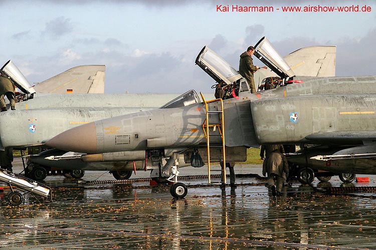 aw-05-rheine-f4f-18-mt
